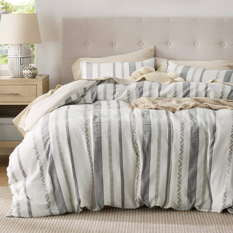 King 104 x90 StripWhite NoComforter 01