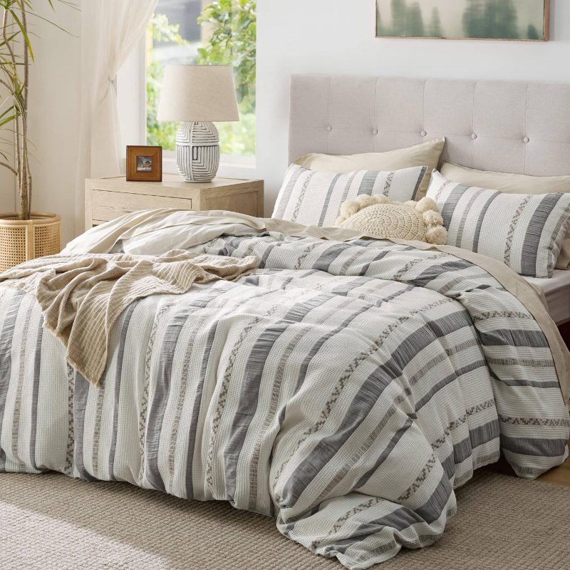 King 104 x90 StripWhite NoComforter 02