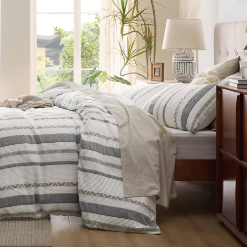 King 104 x90 StripWhite NoComforter 08